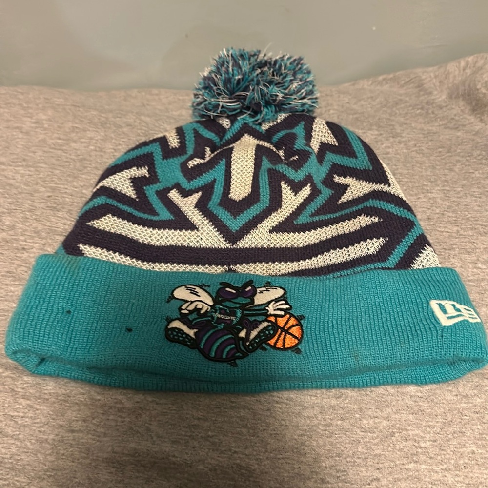 NEW ERA HARDWOOD CHAROLETTE HORNETS BEANIE